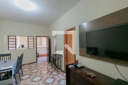 Casa à venda com 5 quartos, 209m² em Rio Branco, Belo Horizonte