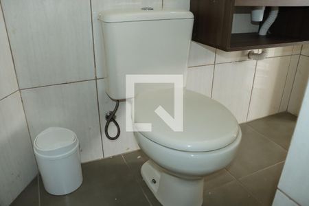 Lavabo de casa de condomínio para alugar com 2 quartos, 70m² em Cemucam, Cotia