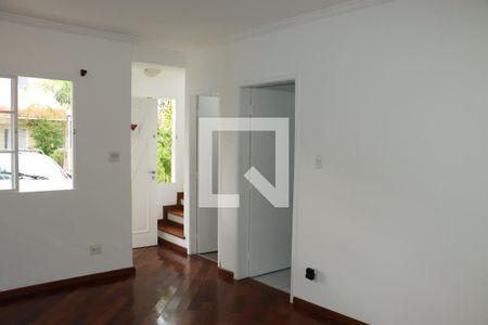 Sala de casa de condomínio para alugar com 2 quartos, 70m² em Cemucam, Cotia