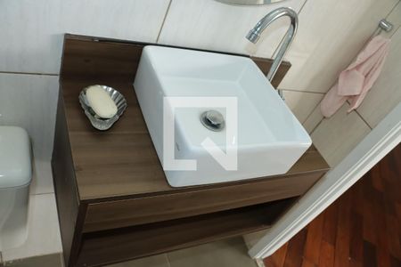 Lavabo de casa de condomínio para alugar com 2 quartos, 70m² em Cemucam, Cotia