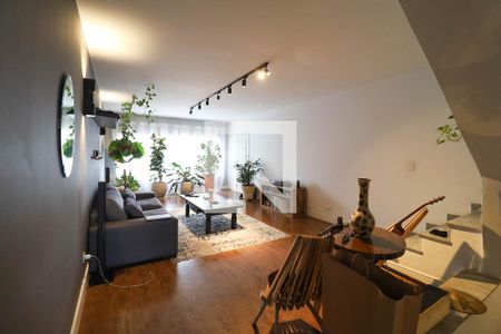 Casa à venda com 3 quartos, 215m² em Carandiru, São Paulo