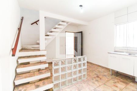 Sala/Cozinha de casa para alugar com 2 quartos, 90m² em Jardim Bonifacio, São Paulo