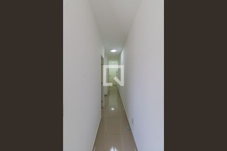 Corredor de apartamento para alugar com 2 quartos, 50m² em Vila Carmosina, São Paulo