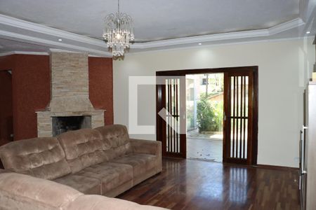 Sala de casa de condomínio para alugar com 5 quartos, 330m² em Jardim Indaia, Embu das Artes