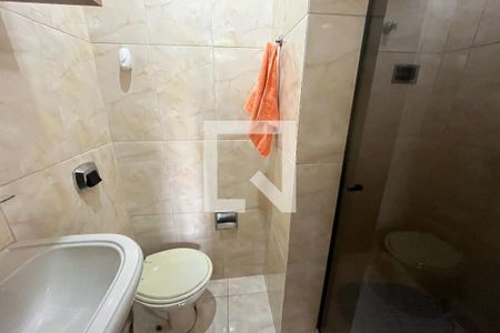 Banheiro de apartamento à venda com 1 quarto, 29m² em Cacuia, Rio de Janeiro