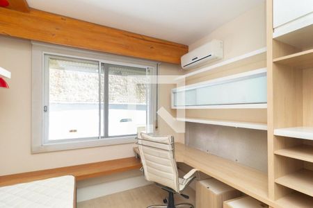 Quarto 1 de apartamento para alugar com 2 quartos, 127m² em Medianeira, Porto Alegre