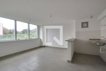Sala/Cozinha de apartamento para alugar com 1 quarto, 50m² em Tanque, Rio de Janeiro