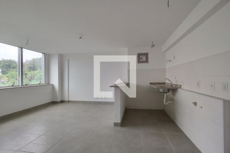 Sala/Cozinha de apartamento para alugar com 1 quarto, 50m² em Tanque, Rio de Janeiro