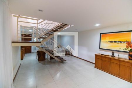 Sala de casa à venda com 3 quartos, 160m² em Itaipu, Niterói