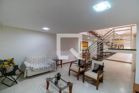 Sala de casa à venda com 3 quartos, 160m² em Itaipu, Niterói