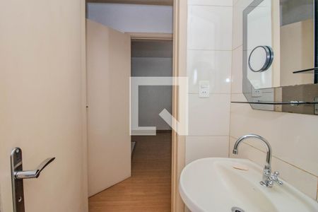 Banheiro de apartamento à venda com 1 quarto, 56m² em Passo D’areia, Porto Alegre