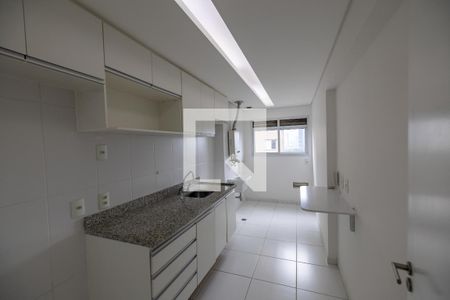 Cozinha de apartamento para alugar com 1 quarto, 50m² em Jardim Tupanci, Barueri
