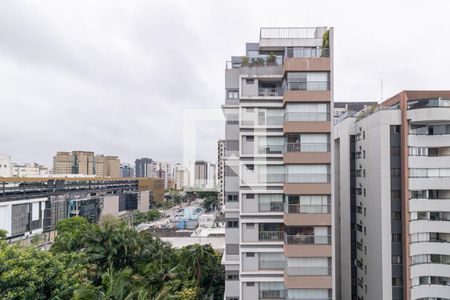 Varanda de kitnet/studio para alugar com 1 quarto, 28m² em Indianópolis, São Paulo