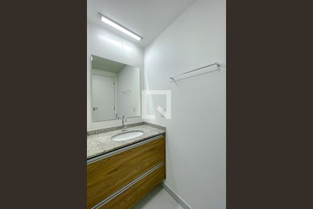 Banheiro Social de kitnet/studio para alugar com 1 quarto, 27m² em Liberdade, São Paulo