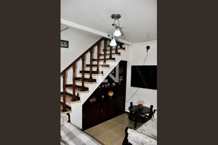 Escada de casa para alugar com 3 quartos, 235m² em Vila Pirituba, São Paulo