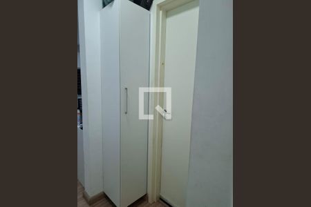 Corredor de apartamento para alugar com 2 quartos, 45m² em Jardim Maria Rosa, Taboão da Serra