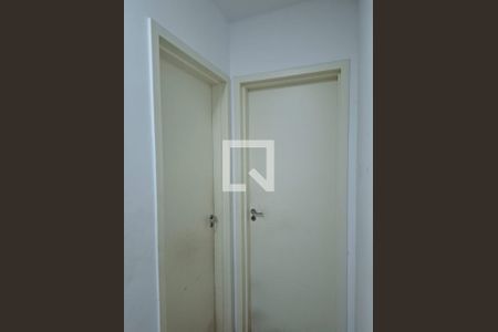 Corredor de apartamento para alugar com 2 quartos, 45m² em Jardim Maria Rosa, Taboão da Serra