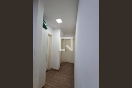 Corredor de apartamento para alugar com 2 quartos, 45m² em Jardim Maria Rosa, Taboão da Serra