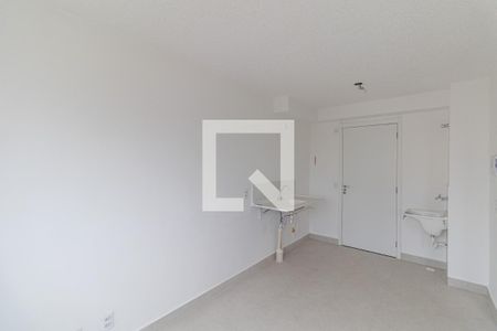 Sala/Cozinha/Área de Serviço de apartamento à venda com 2 quartos, 32m² em Vila Carmosina, São Paulo