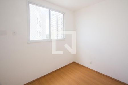 Quarto 2 de apartamento para alugar com 2 quartos, 42m² em Parque Maria Helena, São Paulo