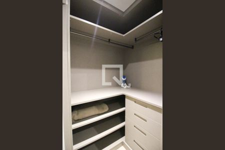 Closet  de kitnet/studio à venda com 1 quarto, 30m² em Vila Olímpia, São Paulo