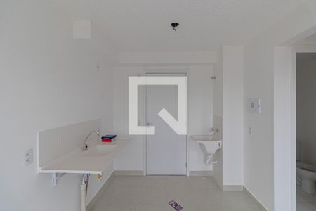 Sala/Cozinha de apartamento para alugar com 2 quartos, 35m² em Vila Carmosina, São Paulo