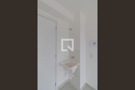 Sala/Cozinha de apartamento para alugar com 2 quartos, 35m² em Vila Carmosina, São Paulo
