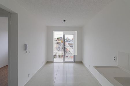 Sala/Cozinha de apartamento para alugar com 2 quartos, 35m² em Vila Carmosina, São Paulo