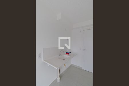 Sala/Cozinha de apartamento para alugar com 2 quartos, 35m² em Vila Carmosina, São Paulo