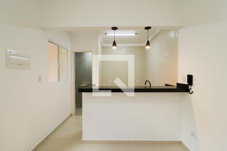 Sala/Cozinha de casa para alugar com 1 quarto, 42m² em Vila Espanhola, São Paulo