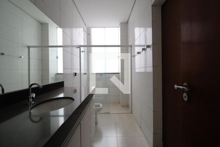 Banheiro da Suíte 1 de apartamento para alugar com 3 quartos, 160m² em Saraiva, Uberlândia