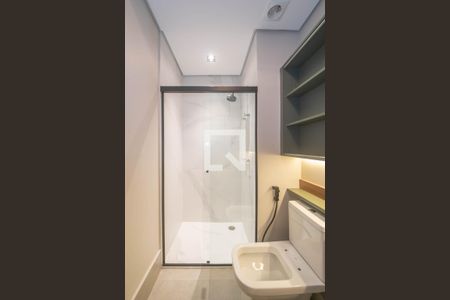 Banheiro de kitnet/studio para alugar com 1 quarto, 25m² em Jardim das Acacias, São Paulo