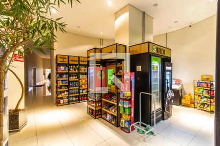 Mercado de apartamento à venda com 2 quartos, 153m² em Campo Belo, São Paulo