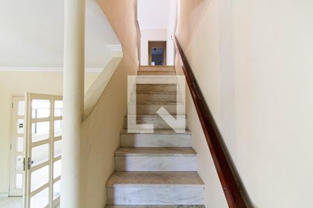 Escada de casa para alugar com 3 quartos, 109m² em Alto da Lapa, São Paulo