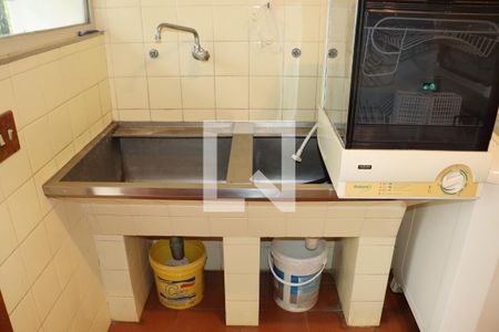 Área de serviço de casa de condomínio para alugar com 5 quartos, 750m² em Chácara Eliana, Cotia
