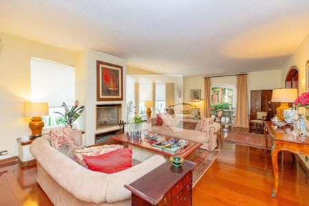 Casa à venda com 4 quartos, 641m² em Jardim Leonor, São Paulo