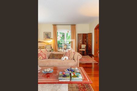 Casa à venda com 4 quartos, 641m² em Jardim Leonor, São Paulo