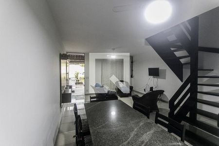 Sala de casa de condomínio para alugar com 3 quartos, 200m² em Piatã, Salvador