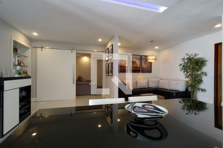 Sala de casa de condomínio à venda com 4 quartos, 480m² em Jacarepaguá, Rio de Janeiro