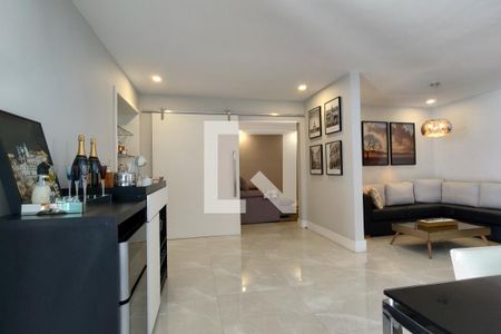 Sala de casa de condomínio à venda com 4 quartos, 480m² em Jacarepaguá, Rio de Janeiro