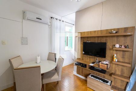 Sala de apartamento à venda com 2 quartos, 53m² em Santana, Porto Alegre