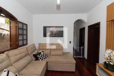 Sala de casa à venda com 3 quartos, 364m² em Califórnia, Belo Horizonte