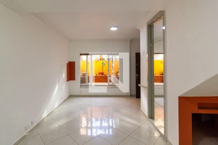 Sala de estar de casa para alugar com 3 quartos, 144m² em Jardim Prudência, São Paulo