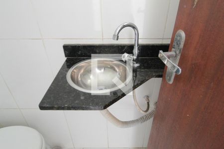 Lavabo de casa para alugar com 2 quartos, 72m² em Nacional, Contagem