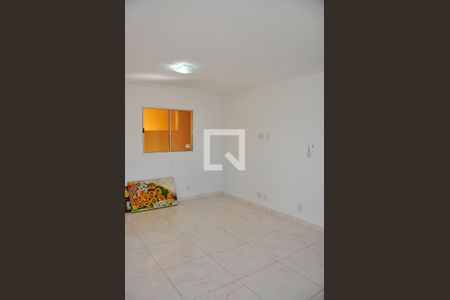 Sala/Cozinha de casa para alugar com 2 quartos, 65m² em Parque Sao Luis, São Paulo