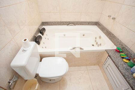 Banheiro da Suíte de casa para alugar com 4 quartos, 160m² em Europa, Contagem
