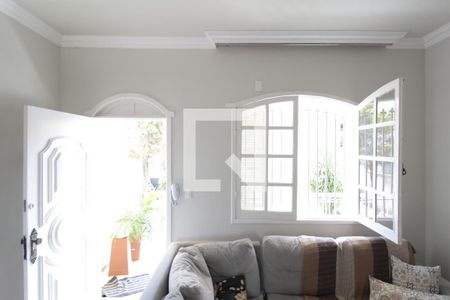 Sala 1 de casa para alugar com 4 quartos, 160m² em Copacabana, Belo Horizonte