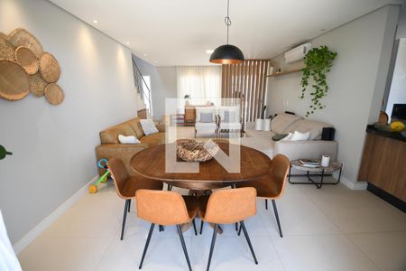 Sala de casa de condomínio à venda com 3 quartos, 167m² em Parque Xangrilá, Campinas