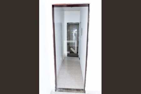 Corredor para Quarto, Banheiro e Cozinha  de casa à venda com 1 quarto, 42m² em Olaria, Rio de Janeiro