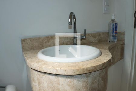 Lavabo de casa para alugar com 3 quartos, 120m² em Chácara Canta Galo, Cotia